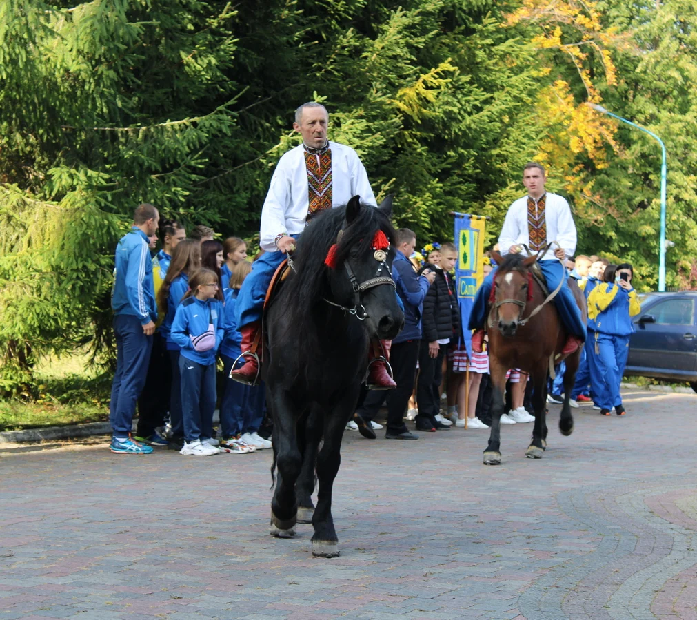 В селі Гута розпочався всеукраїнський фізкультурно-патріотичний фестиваль школярів України "Козацький гарт 2021"