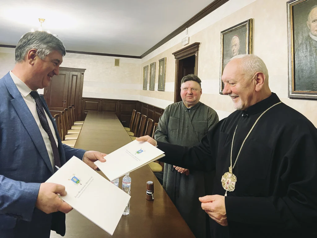 Селищна рада підписала меморандум про співпрацю з Івано-Франківською Архієпархією УГКЦ