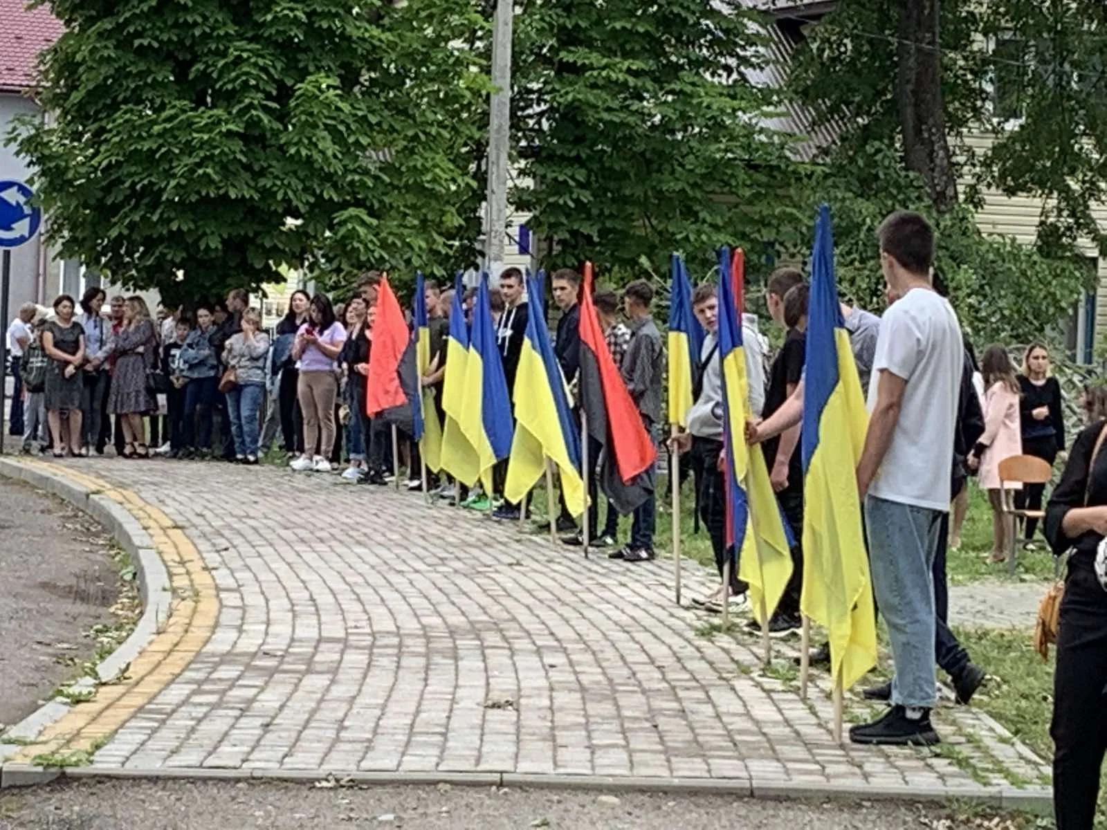 Сьогодні, 12 червня, Солотвинська громада зустріла тіло Героя Андрія Кобзея