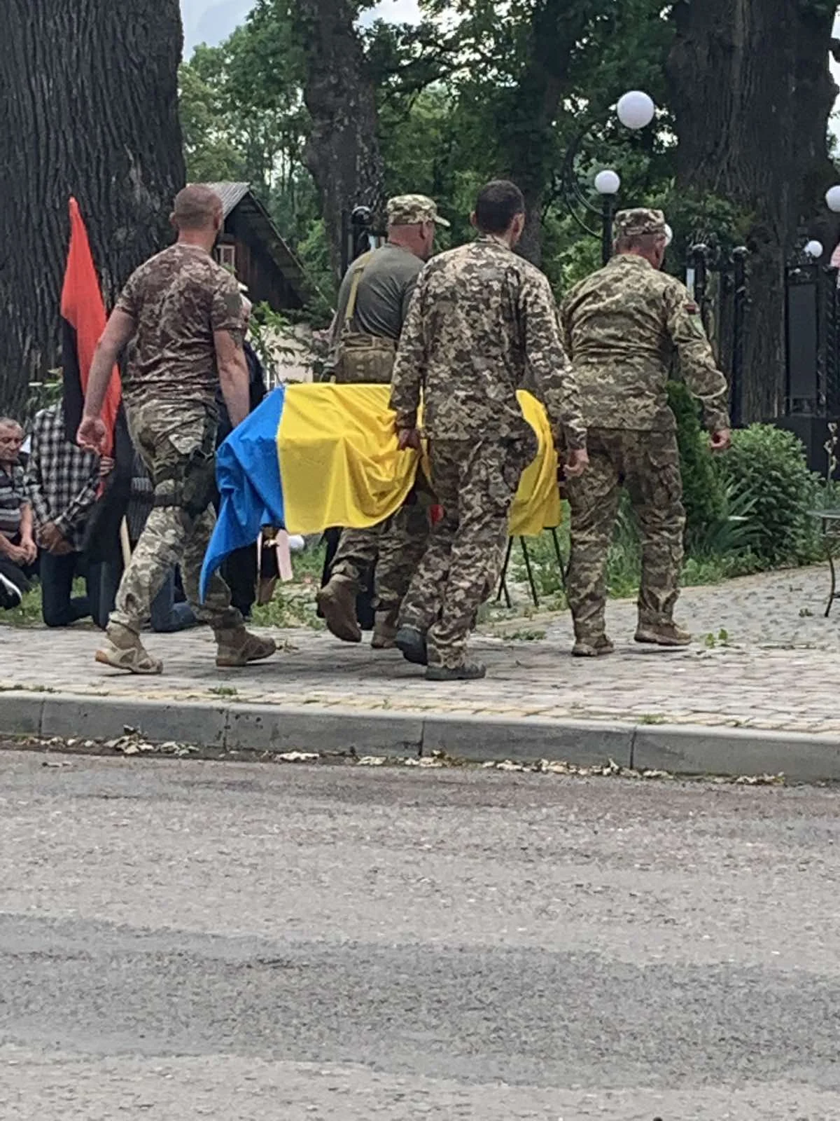 Сьогодні, 12 червня, Солотвинська громада зустріла тіло Героя Андрія Кобзея