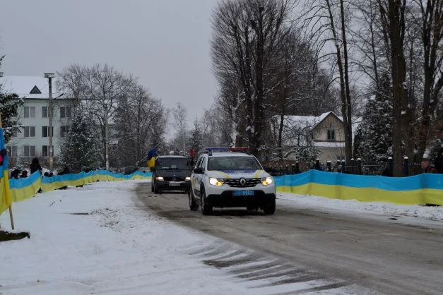 Солотвинська громада зустріла тіло свого полеглого Героя Михайла Дроздюка
