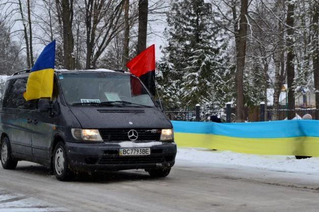 Солотвинська громада зустріла тіло свого полеглого Героя Михайла Дроздюка
