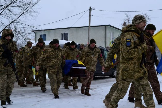Солотвинська громада зустріла тіло свого полеглого Героя Михайла Дроздюка