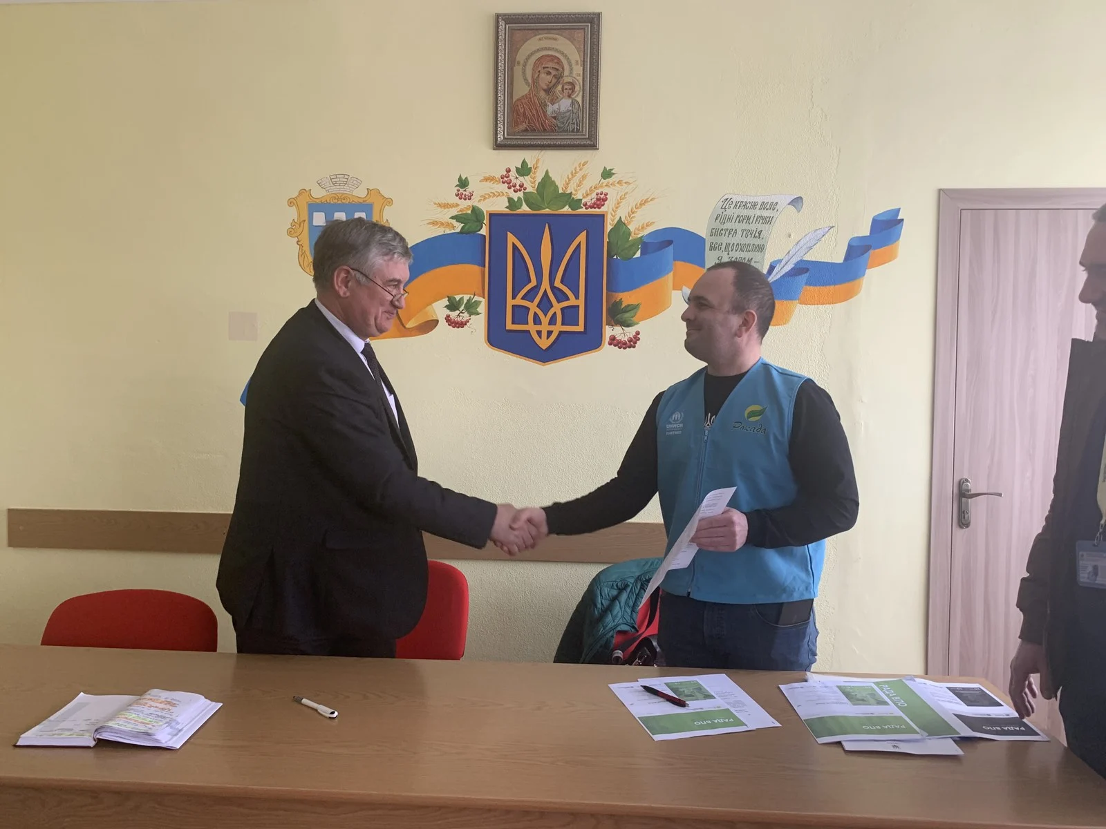 Голова громади Манолій Піцуряк підписав Меморандум про співпрацю між Солотвинською селищною радою та Благодійною організацією «Благодійний Фонд Рокада».