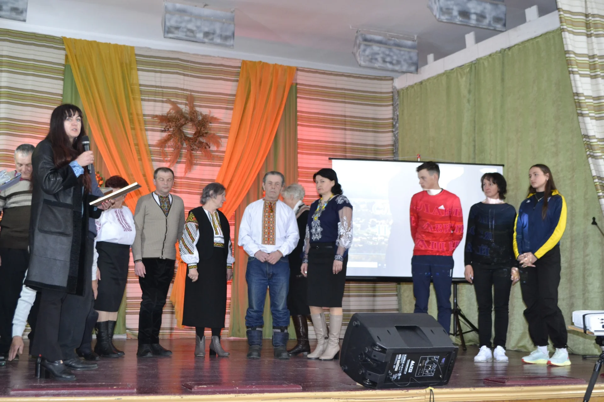 У Солотвинській громаді відбувся культурний захід "Відкриваємо двері творчим особистостям".