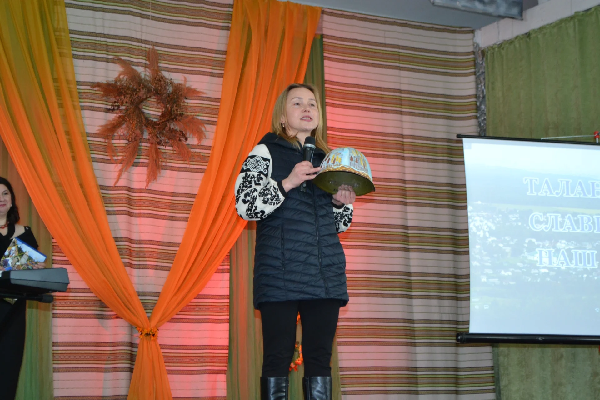 У Солотвинській громаді відбувся культурний захід "Відкриваємо двері творчим особистостям".