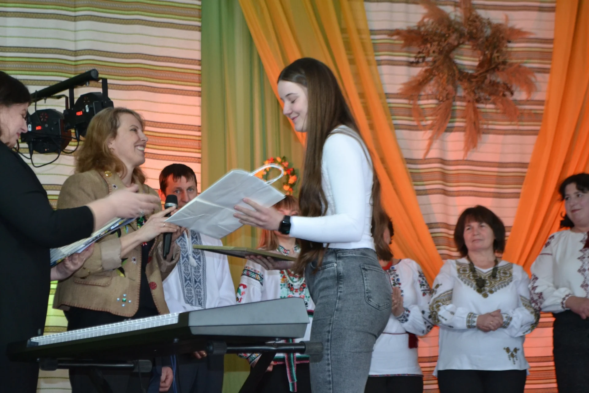 У Солотвинській громаді відбувся культурний захід "Відкриваємо двері творчим особистостям".