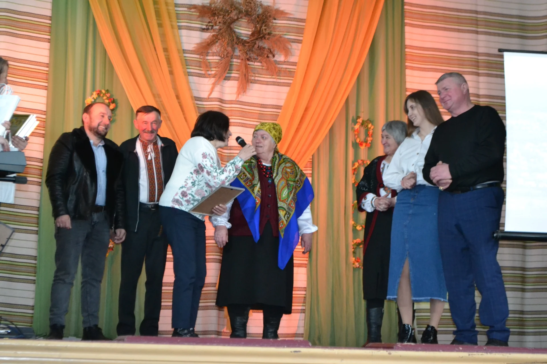 У Солотвинській громаді відбувся культурний захід "Відкриваємо двері творчим особистостям".