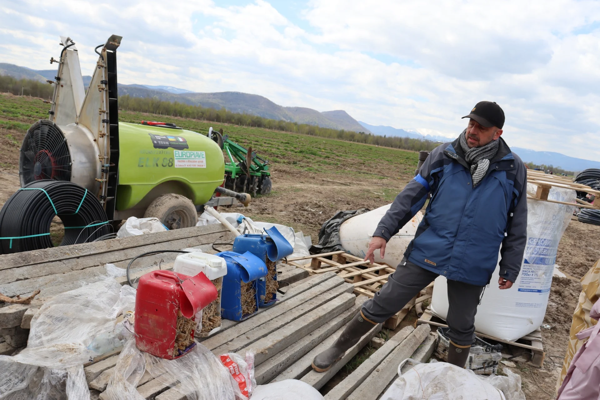 В Солотвинській територіальній громаді почали висадку фруктових дерев.