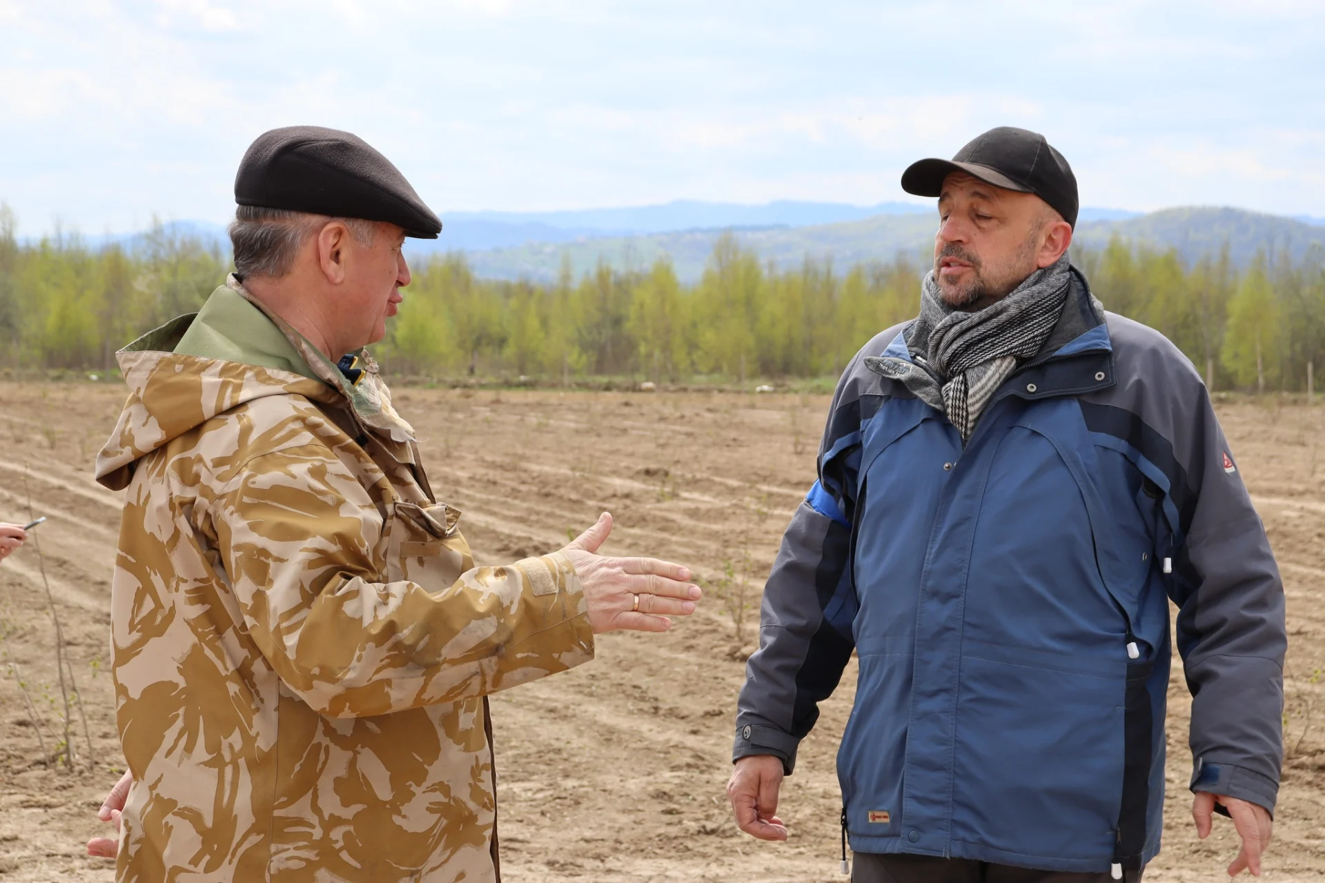 В Солотвинській територіальній громаді почали висадку фруктових дерев.