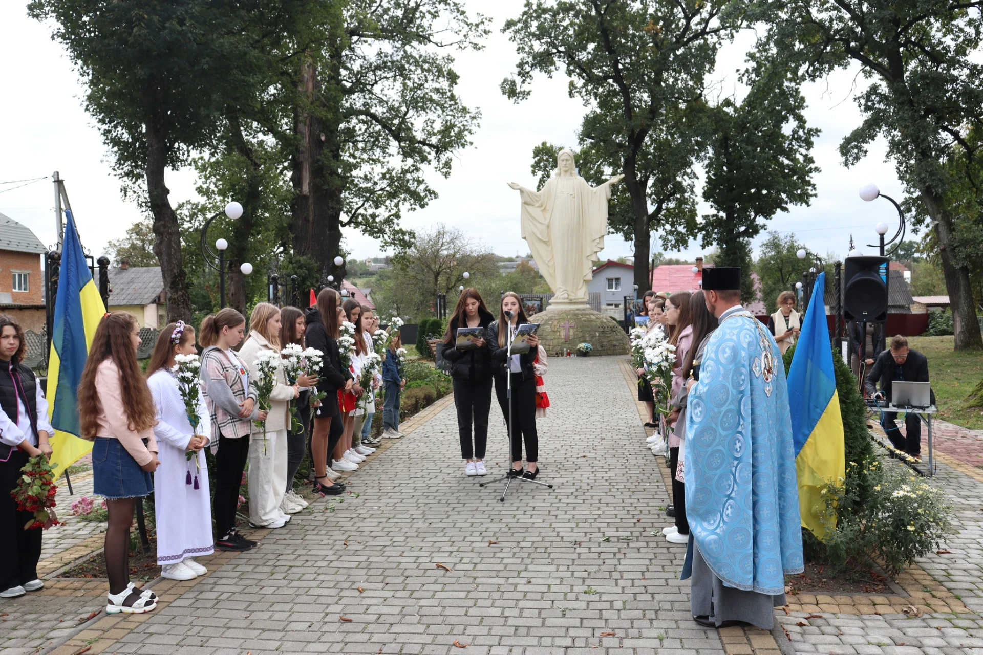 У Солотвинській територіальній громаді відбулася пам’ятна хода «Обрані небо тримати»