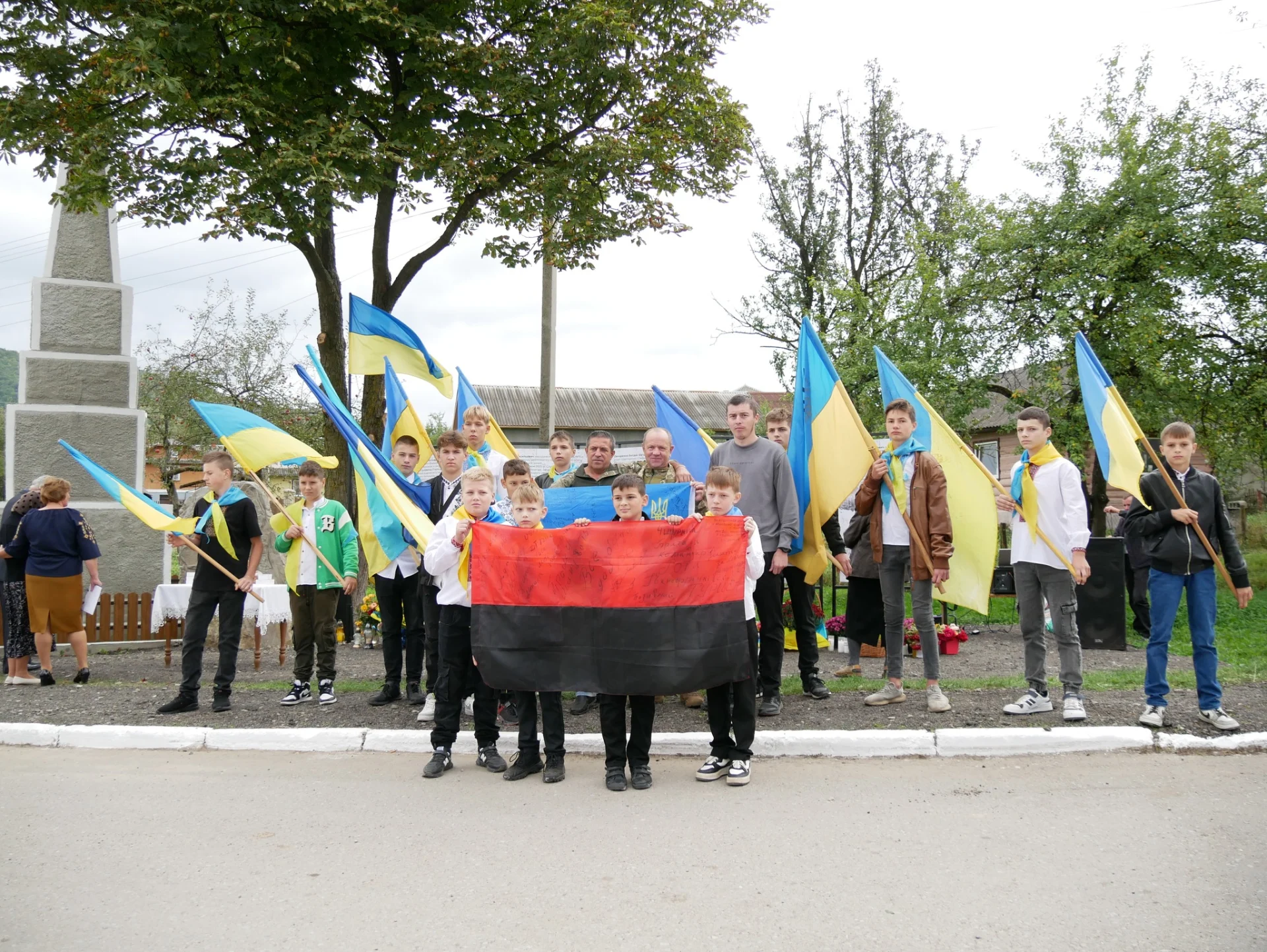 У Кричківському старостинському окрузі відкрили та освятили Алею Слави